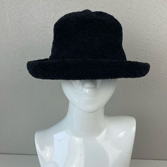 Black Fleece Hat EUC - Picture 1 of 7